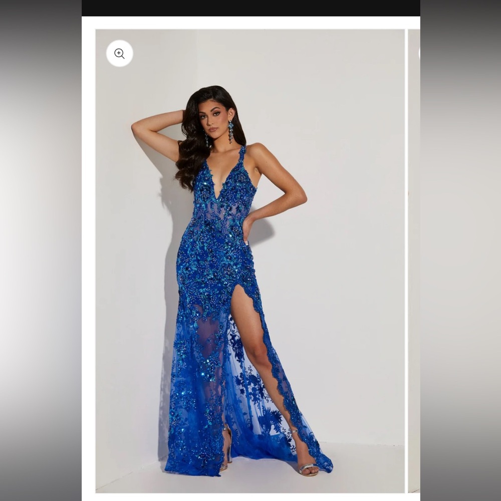Jasz Couture 7367 
Royal 
00 with slight alterations